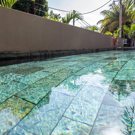 2 Bedroom Flat 15 Mins Walk From Flic En Flac Beach Esterno foto