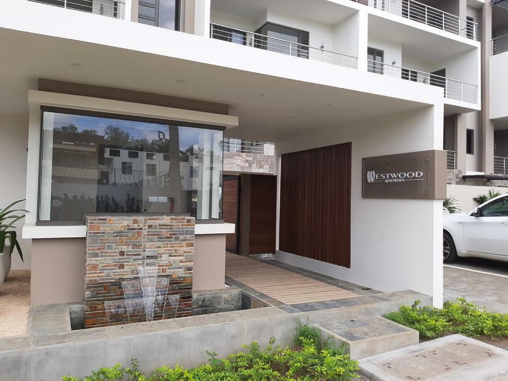 2 Bedroom Flat 15 Mins Walk From Flic En Flac Beach Esterno foto
