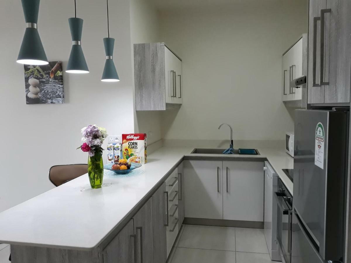 2 Bedroom Flat 15 Mins Walk From Flic En Flac Beach Esterno foto