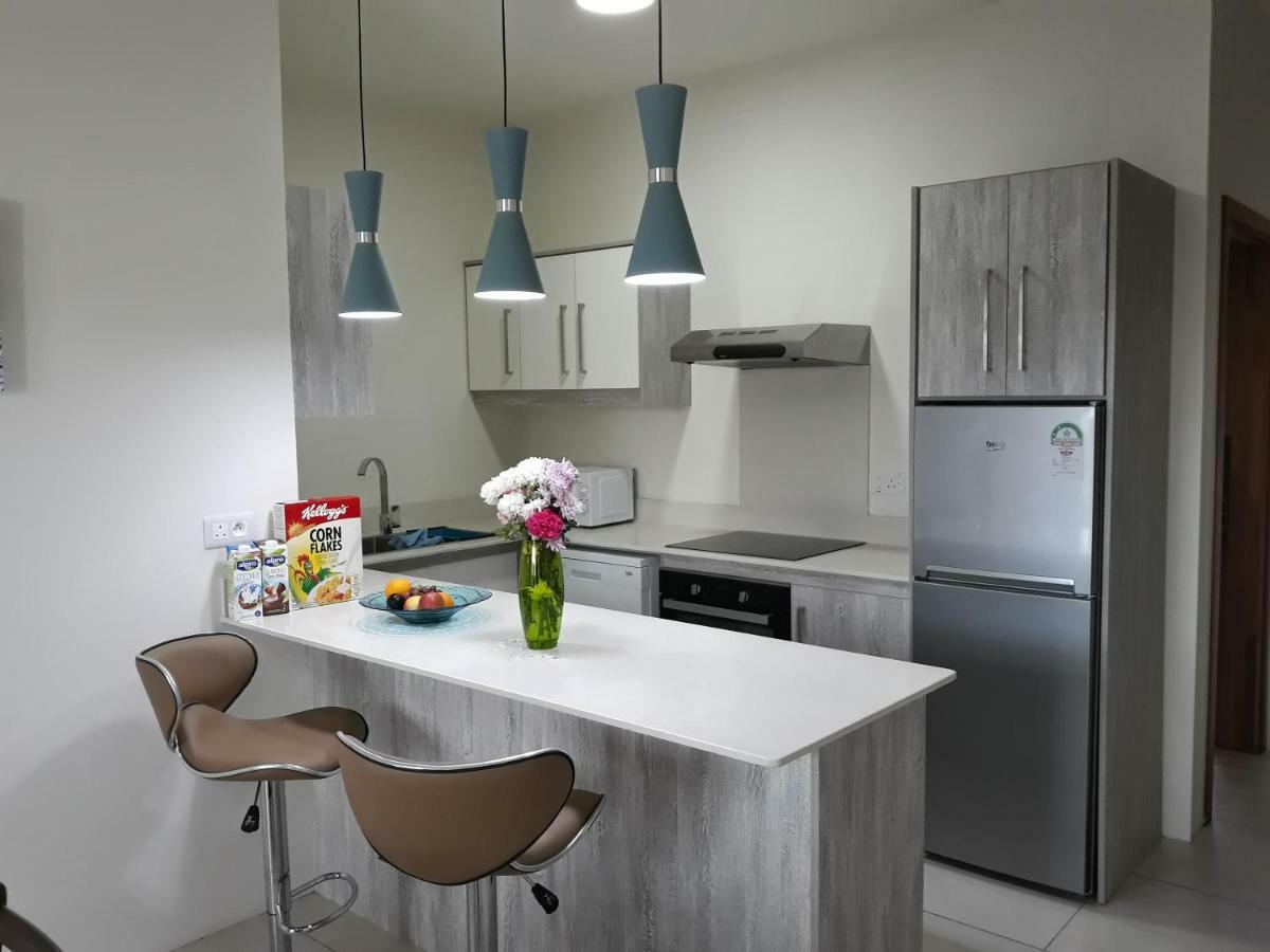 2 Bedroom Flat 15 Mins Walk From Flic En Flac Beach Esterno foto