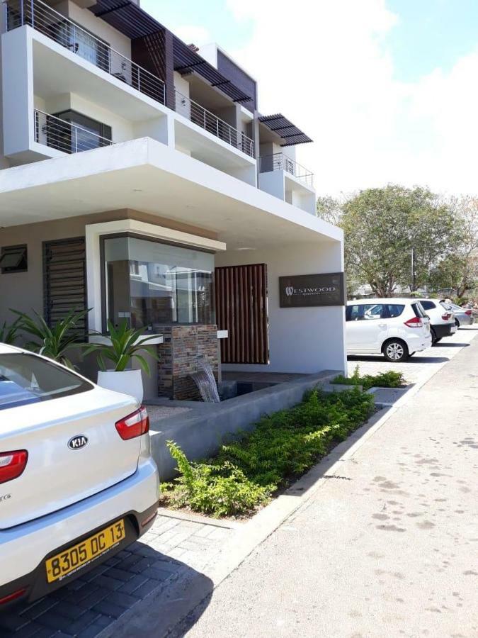2 Bedroom Flat 15 Mins Walk From Flic En Flac Beach Esterno foto