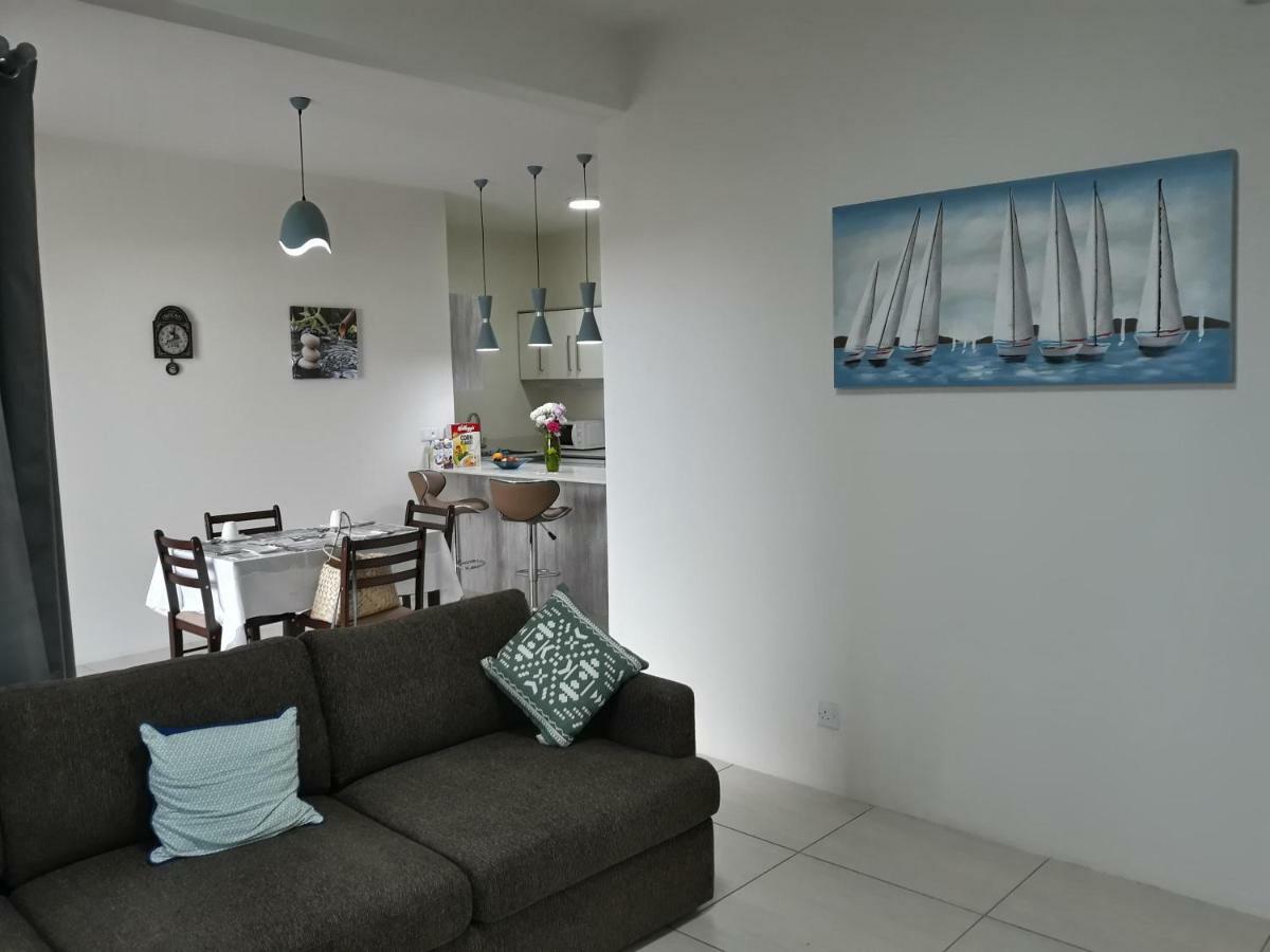 2 Bedroom Flat 15 Mins Walk From Flic En Flac Beach Esterno foto
